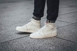 air-jordan-1-high-sail-3-700x468.jpg