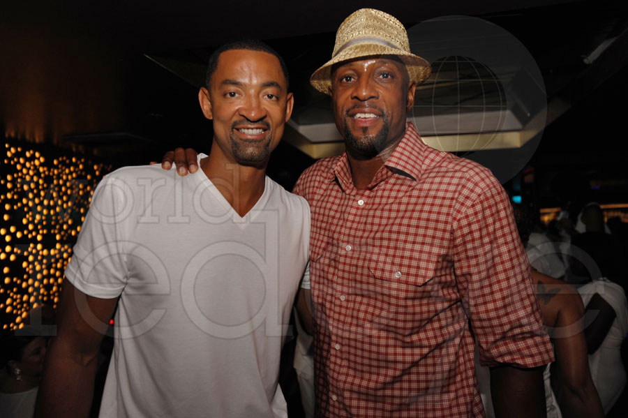 768592-Juwan-Howard-&-Alonzo-Mourning.jpg