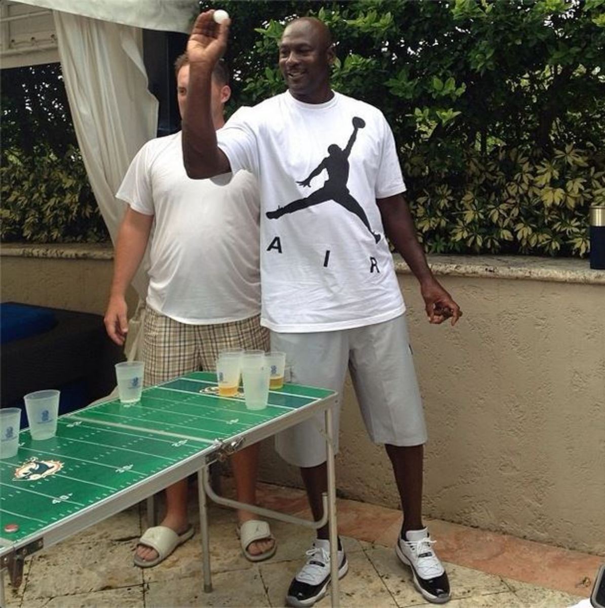 The Rules of Beer Pong Apparently Do Not Apply to Michael Jordan - Sports  Illustrated