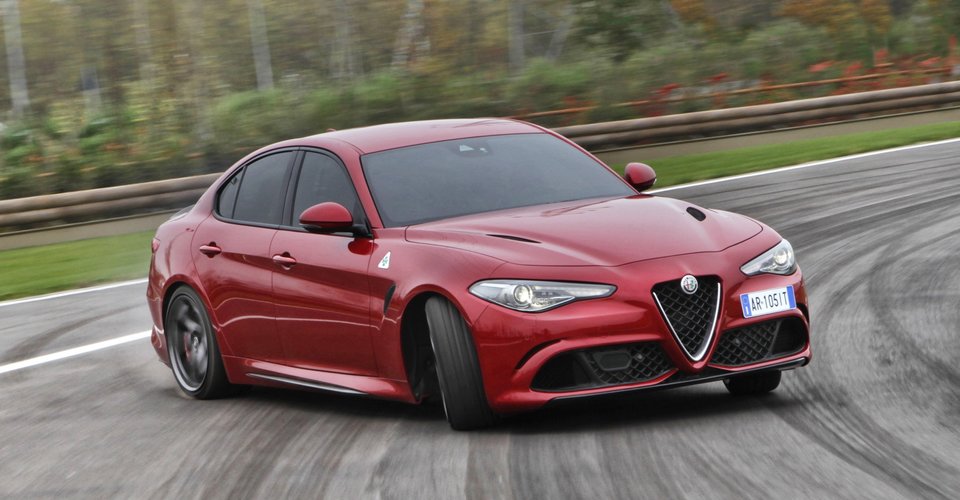 2016-Alfa-Romeo-Giulia-Quadrifoglio-9.jpg