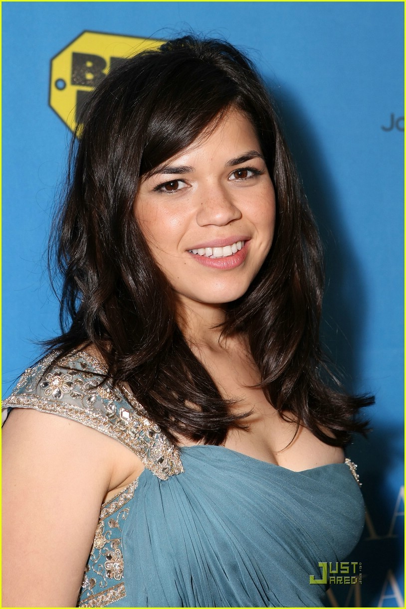 America-america-ferrera-887549_814_1222.jpg