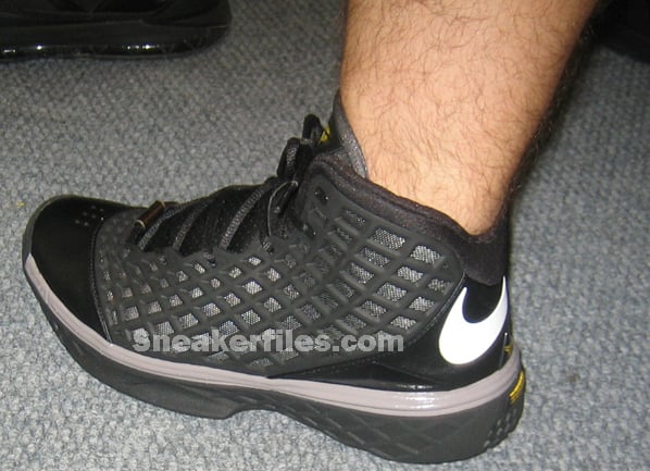 nike-zoom-kobe-3-black-maize-first-look-5.jpg