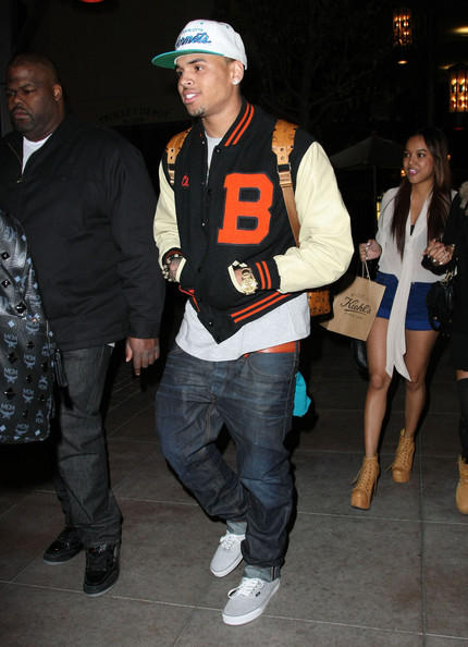 chrisbrownoutshoppingfriendsgroveuutq17l2lbpl.jpg