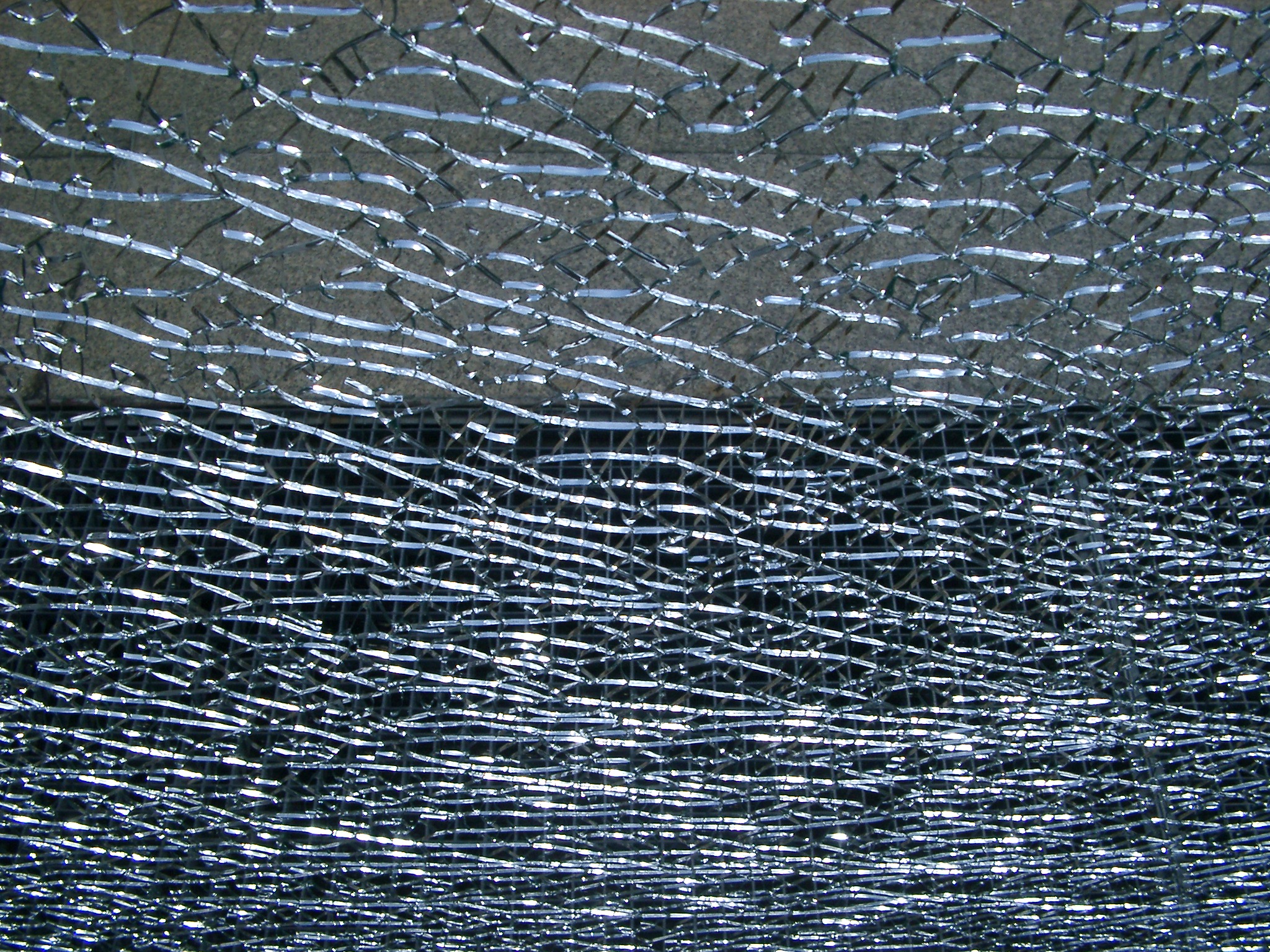 shattered_glass_2952.JPG