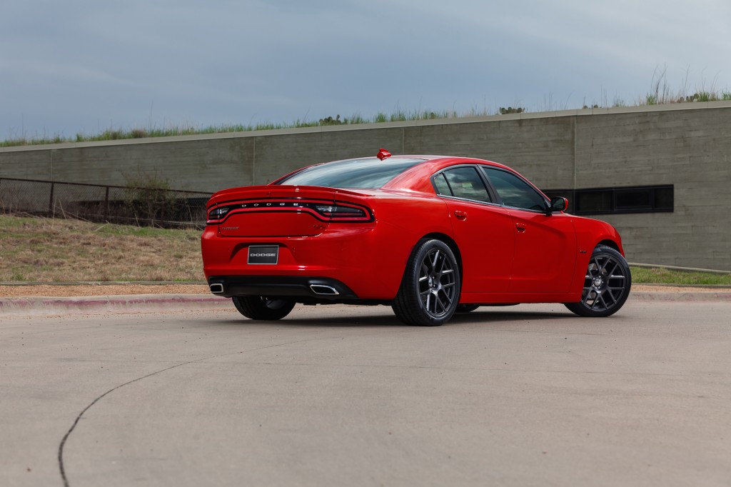 2015-dodge-charger_100464379_l.jpg