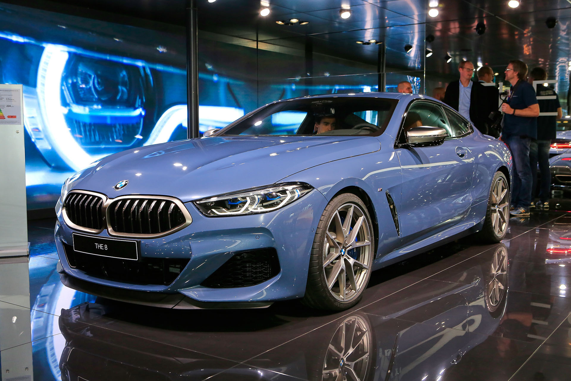 6aaeeb1c-2019-bmw-8-series-paris-live-sb-03.jpg