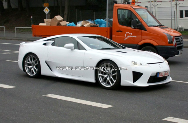 09-09-18-white-lexus-lfa-side-thumb.jpg