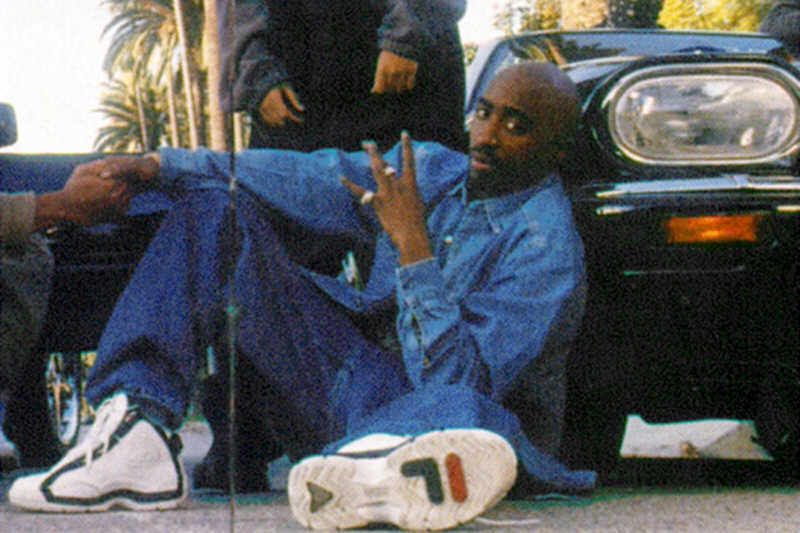 tupac-wearing-fila-grant-hill.jpg