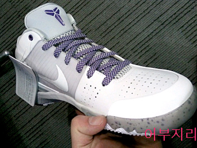 nike-zoom-kobe-iv-4-white-purple-7.jpg