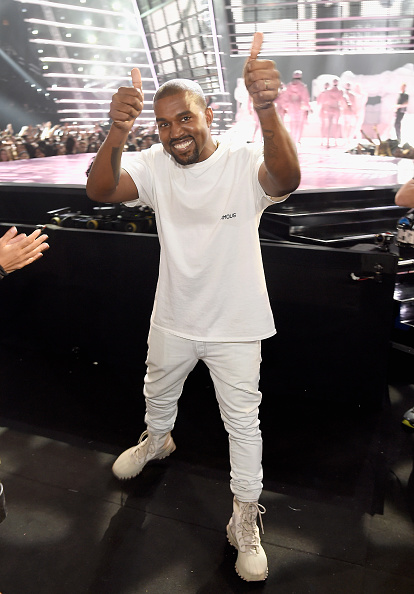 kanye-west-gives-a-thumbs-up-during-the-2016-mtv-video-music-awards-picture-id597566296