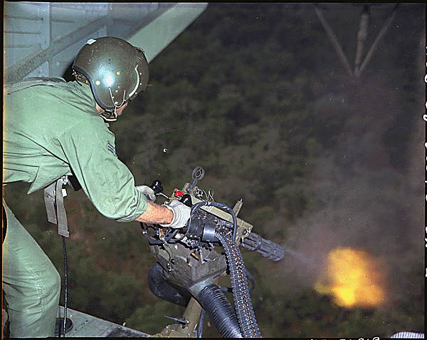 hh-3-minigun-vietnam-19681710.gif