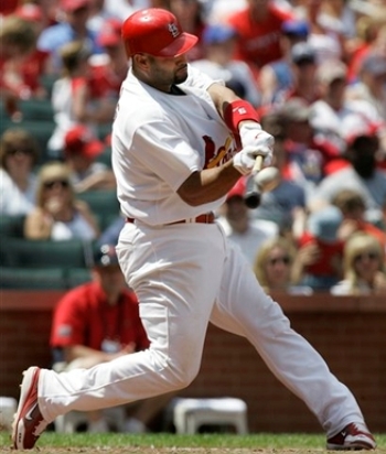 AlbertPujols_2008_HomeRun_002.jpg