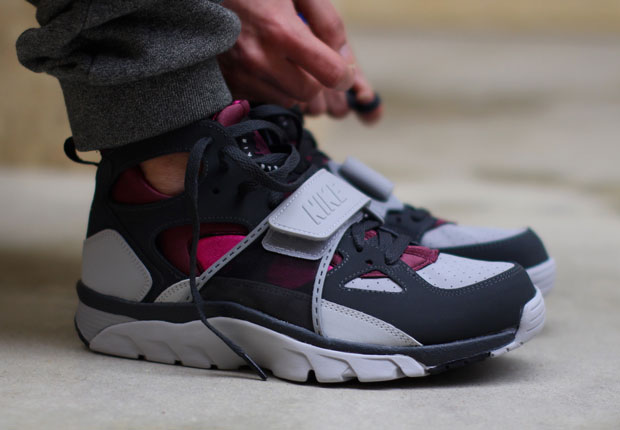 Nike-Air-Trainer-Huarache-Fireberry-1.jpg