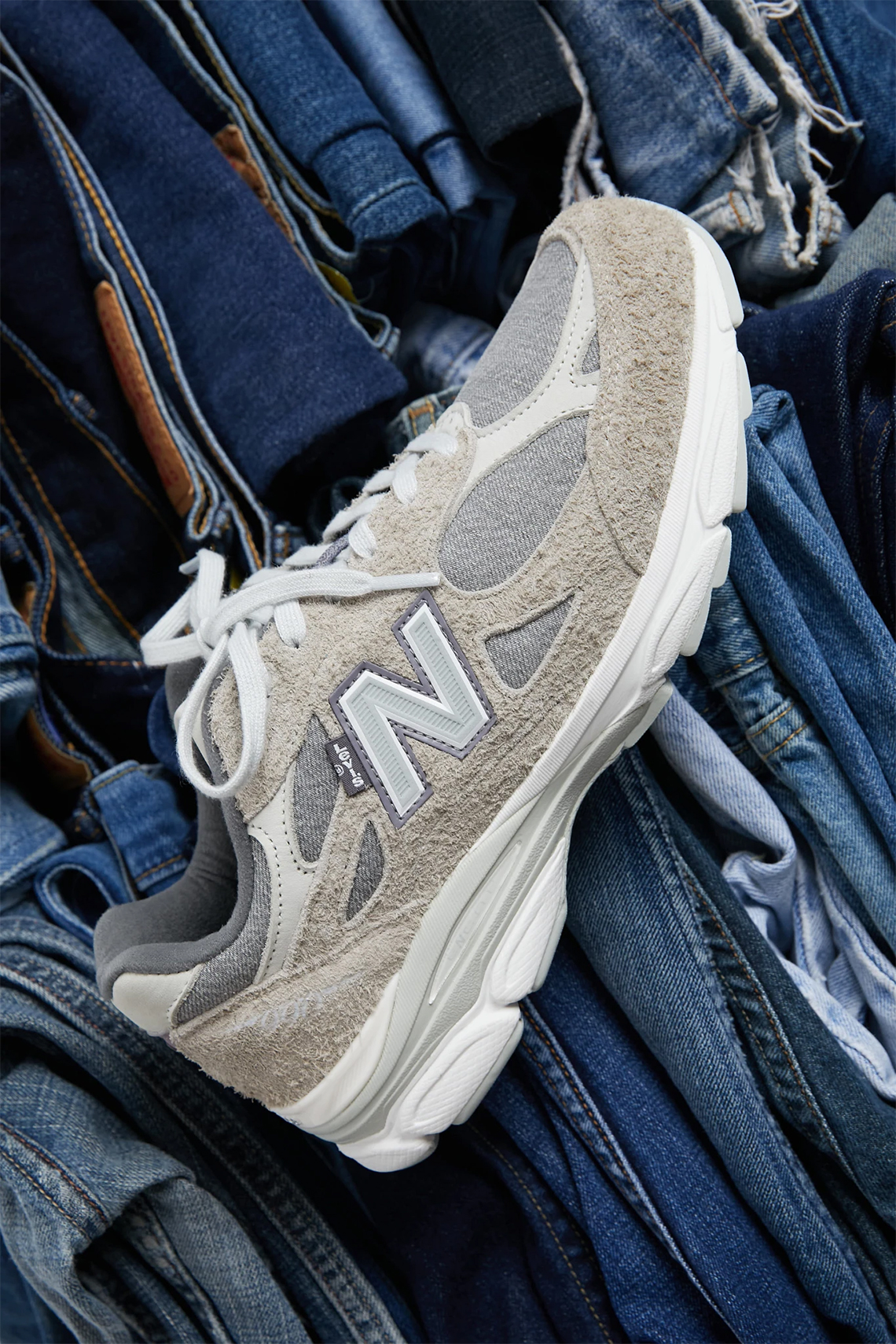 new-balance-990v3-levis-cream-2.jpg