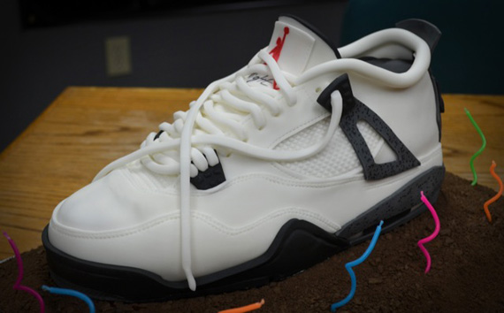 air-jordan-iv-white-cement-sneaker-cake-09.jpg