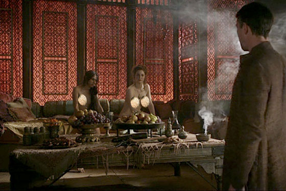 20110810_thrones-6-littlefinger.jpg