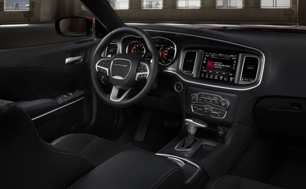 2015-dodge-charger_100464400_l.jpg