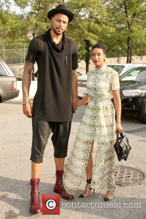 tyson-chandler-and-wife-kimberly-chandler-mercedes_5907659.jpg