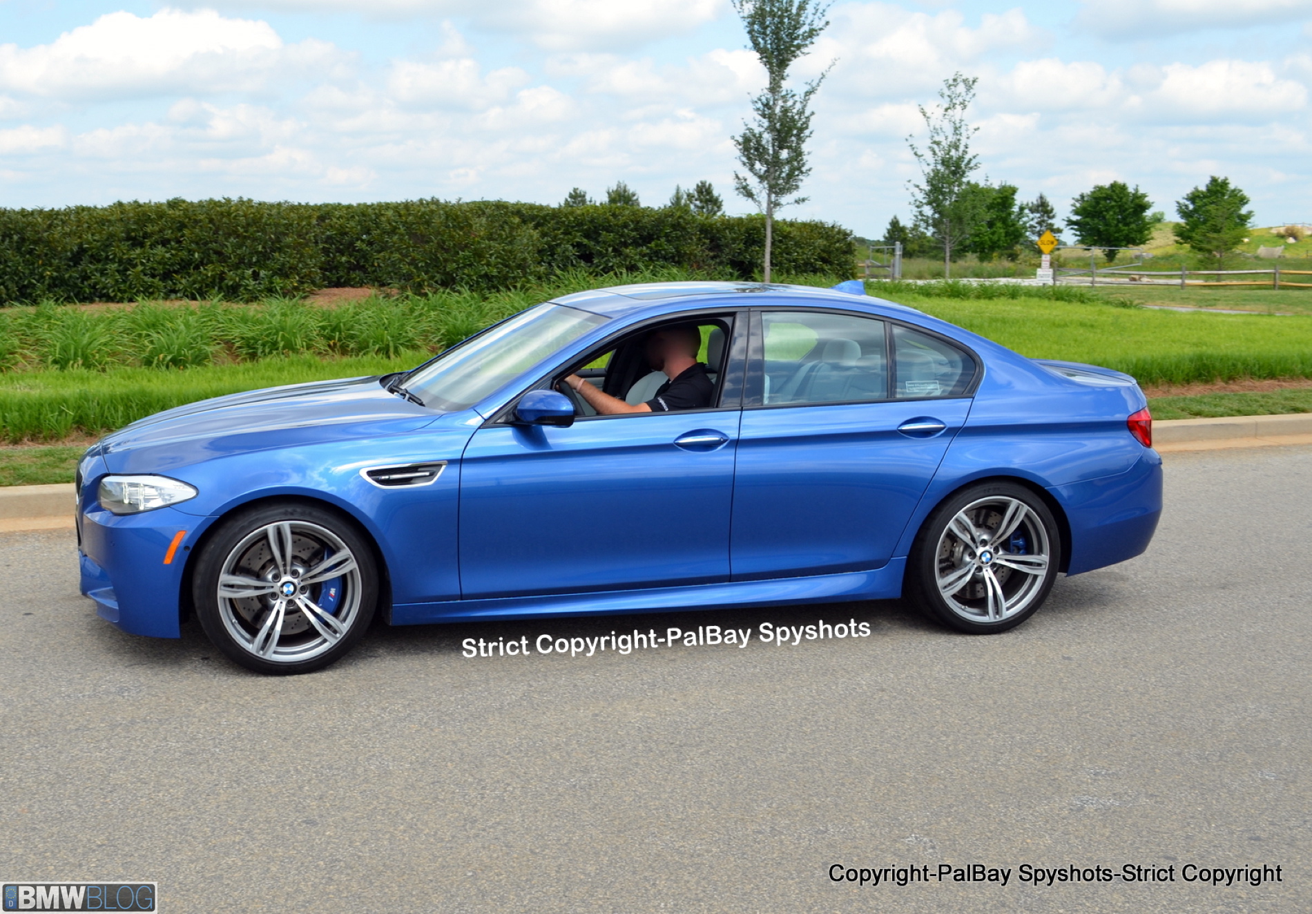 2013-bmw-m5-performance-center-07.jpg