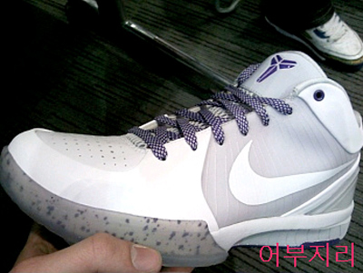 nike-zoom-kobe-iv-4-white-purple-1.jpg