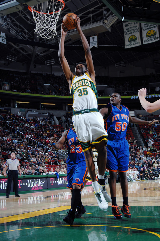 23b479b4c3b72852a8587599c82b5bec-getty-76076115tv002_knicks_sonics.jpg