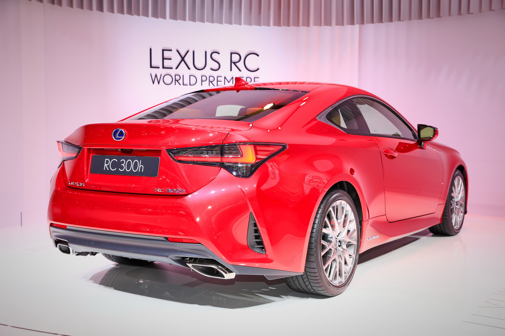 798e5ea8-2019-lexus-rc-paris-show-15.jpg