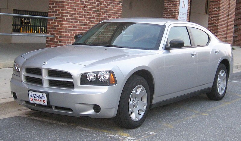 800px-Dodge_Charger_SE.JPG