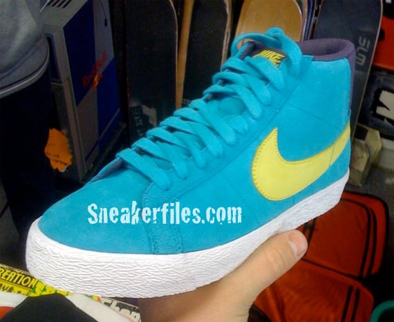 nike-sb-non-dunk-holiday-preview-2.jpg