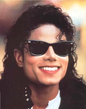 Michael_jackson_new_hair_style_and_sunglasses.jpg