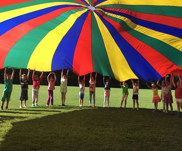 giant-multicolored-parachute-outdoor-640x533.jpg