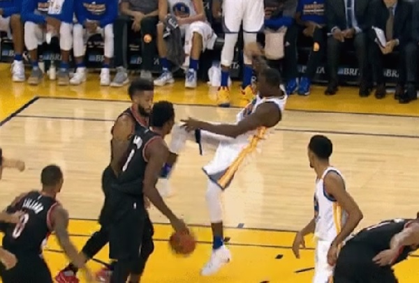 draymond-green-kick.jpg