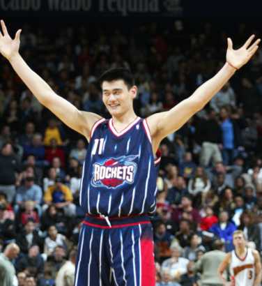 yao3handsup.jpg