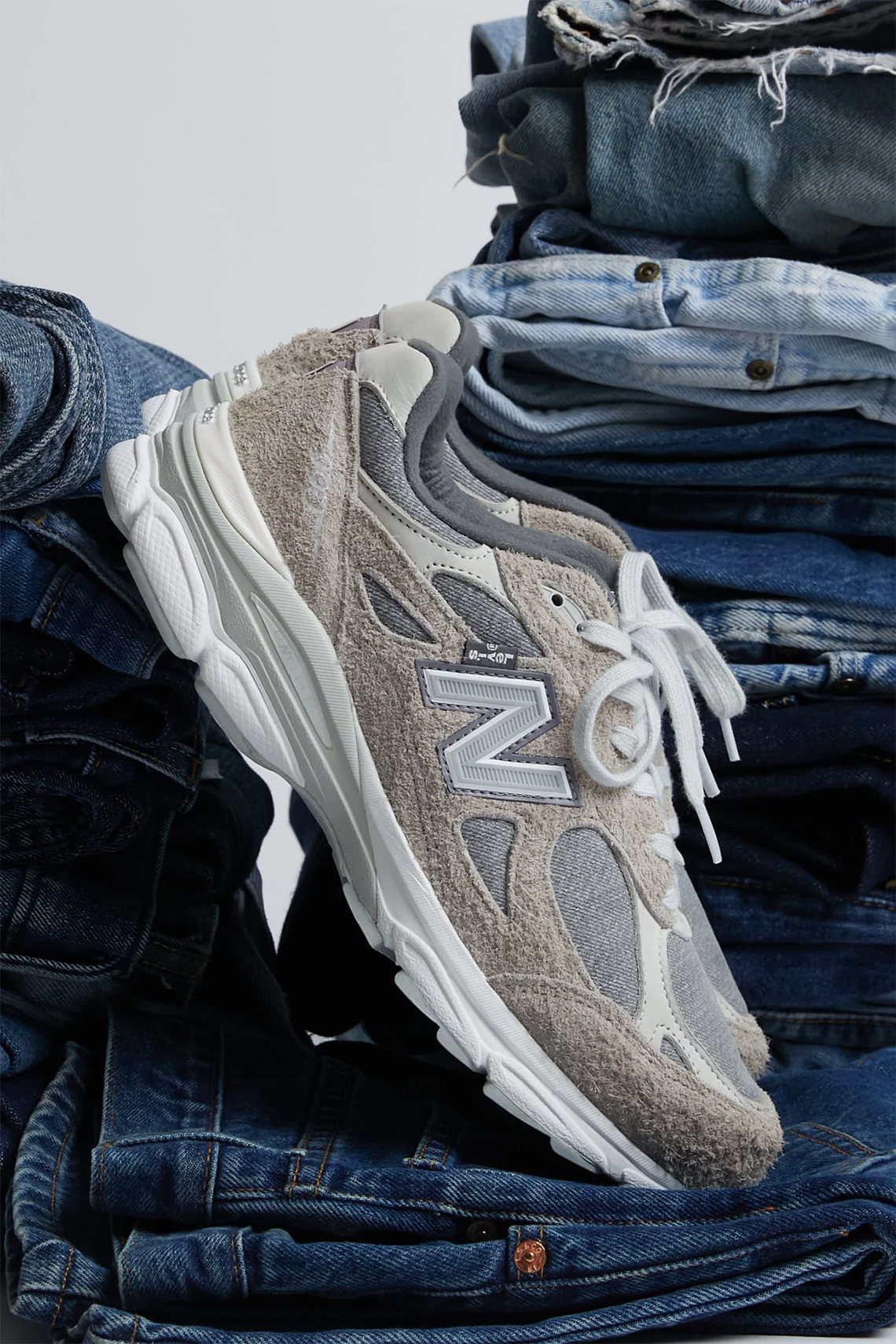 new-balance-990v3-levis-cream-3.jpg