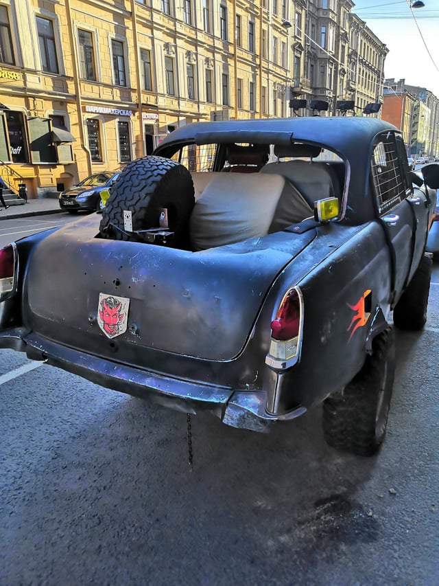 r/ANormalDayInRussia - ordinary Russian car