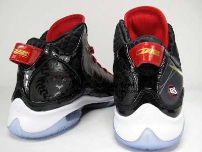 nike-lebron-7-ps-gr-black-white-red-2-01.jpg