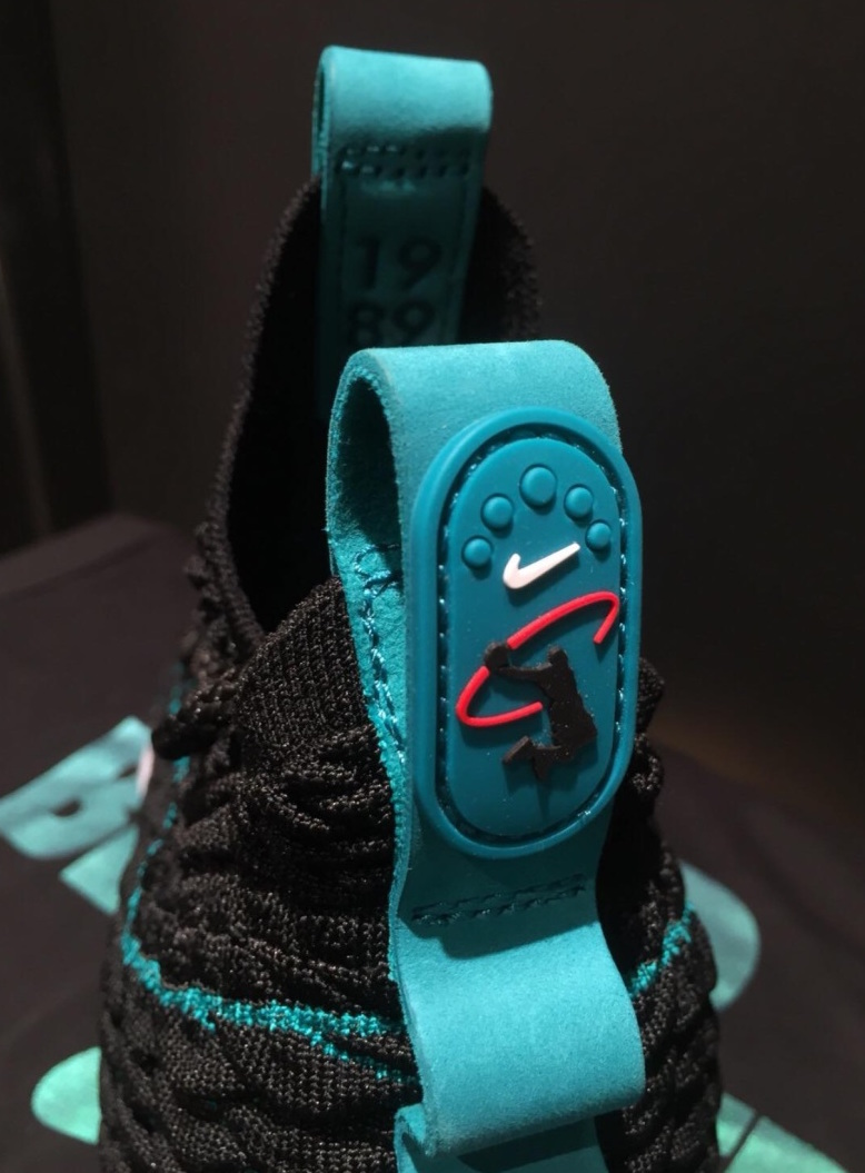 Nike-LeBron-15-Swingman-Griffey-Tongue.jpg