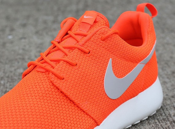 nike-roshe-run-total-crimson.jpg