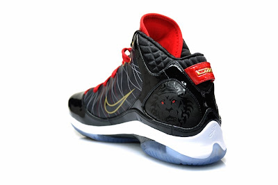 nike-lebron-7-ps-gr-black-white-red-3-04.jpg