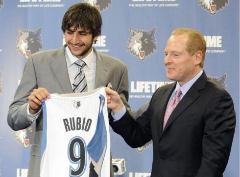 Timberwolves-introduce-Ricky-Rubio-K068AE1-x-large.jpg