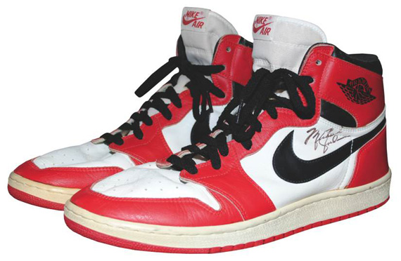 air-jordan-1-og-autographed-game-worn-pair-7.jpg