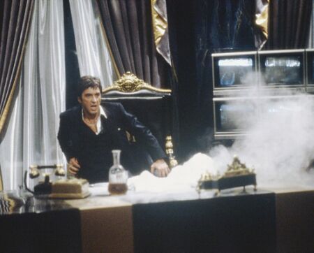 scarface-al-pacino-cocaine-film-finale-gun-fight-a1.jpg