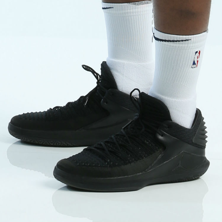 jimmy-butler-air-jordan-32-low-triple-black.jpg