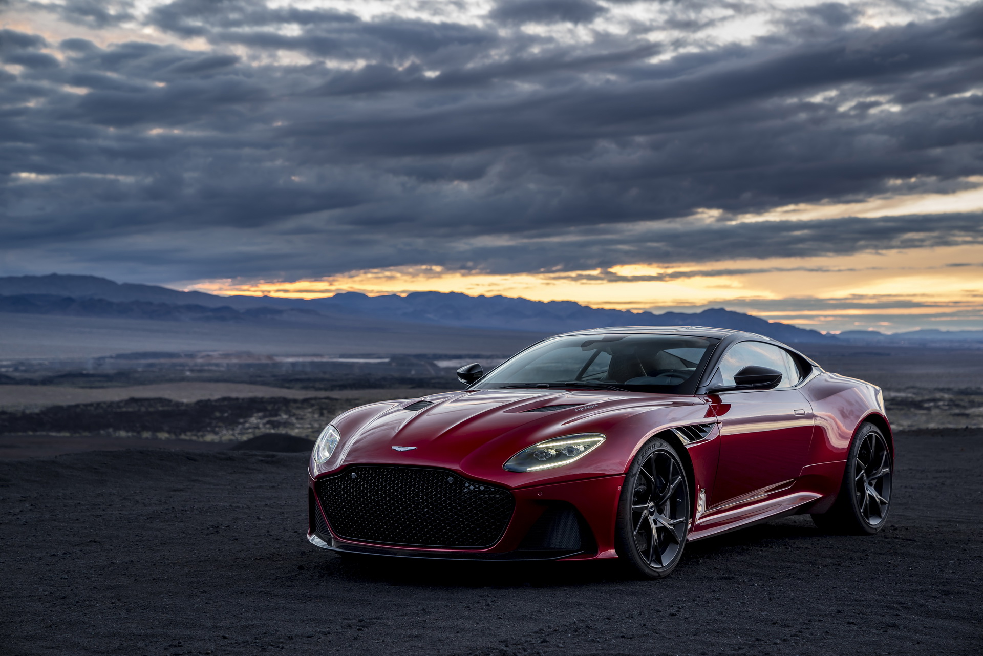 afd5f5b2-dbs-superleggera-01.jpg