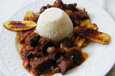 Rice+with+beef+stew+and+fried+plantain.JPG