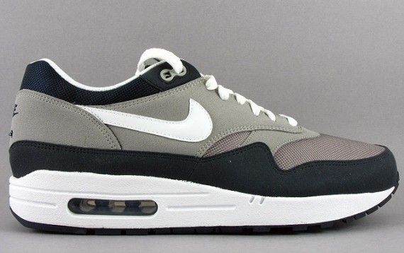 airmax1greynavy1.jpg