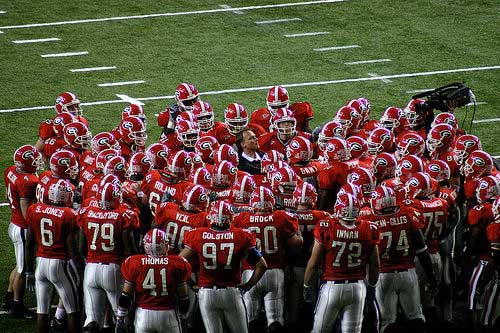 georgia-football-team-huddle.jpg