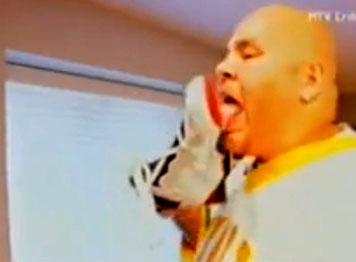 fat-joe-sneaker-lick2.jpg