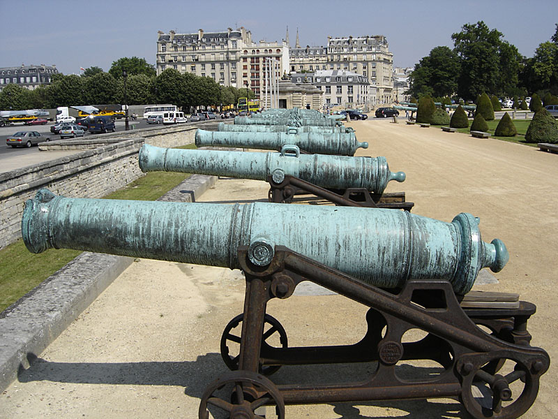 Invalides_cannons.jpg