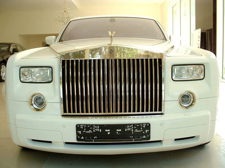 8.2-Million-Phantom-Solid-Gold-Rolls-Royce-1.jpg