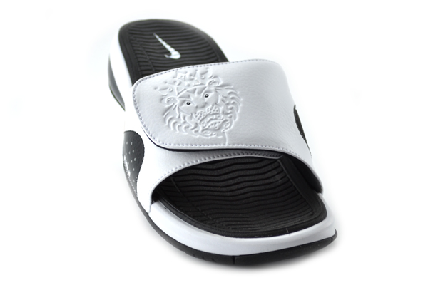 news_lebron-9-flip-flops-white-black-5.jpg